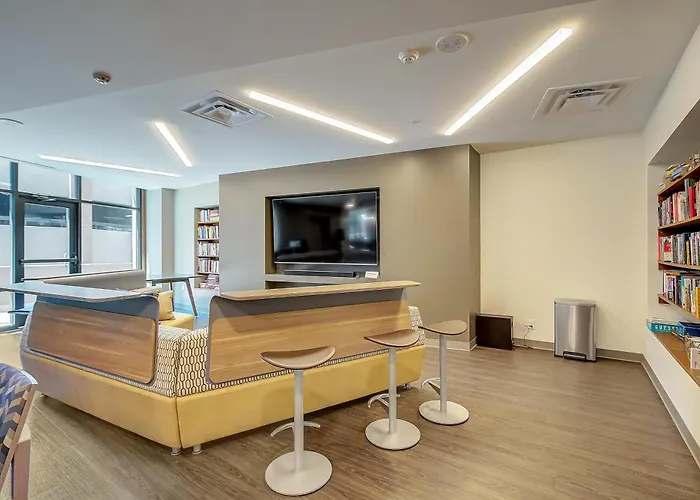 Urban Gallery Loft - King Bed - Larimer Square