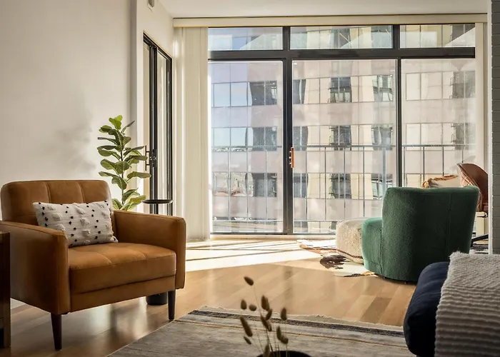 Urban Gallery Loft - King Bed - Larimer Square