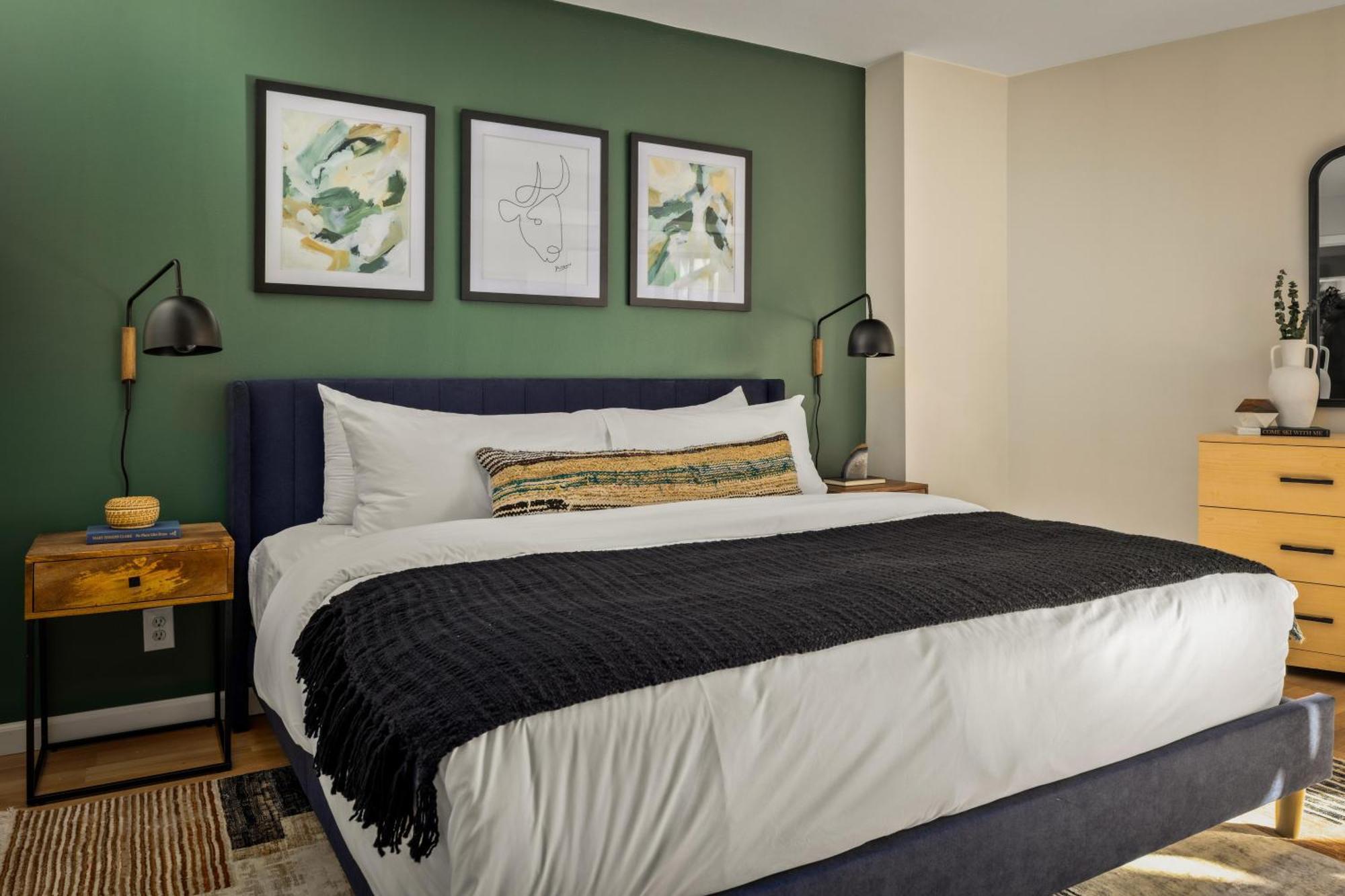 Urban Gallery Loft - King Bed - Larimer Square Holiday home Denver