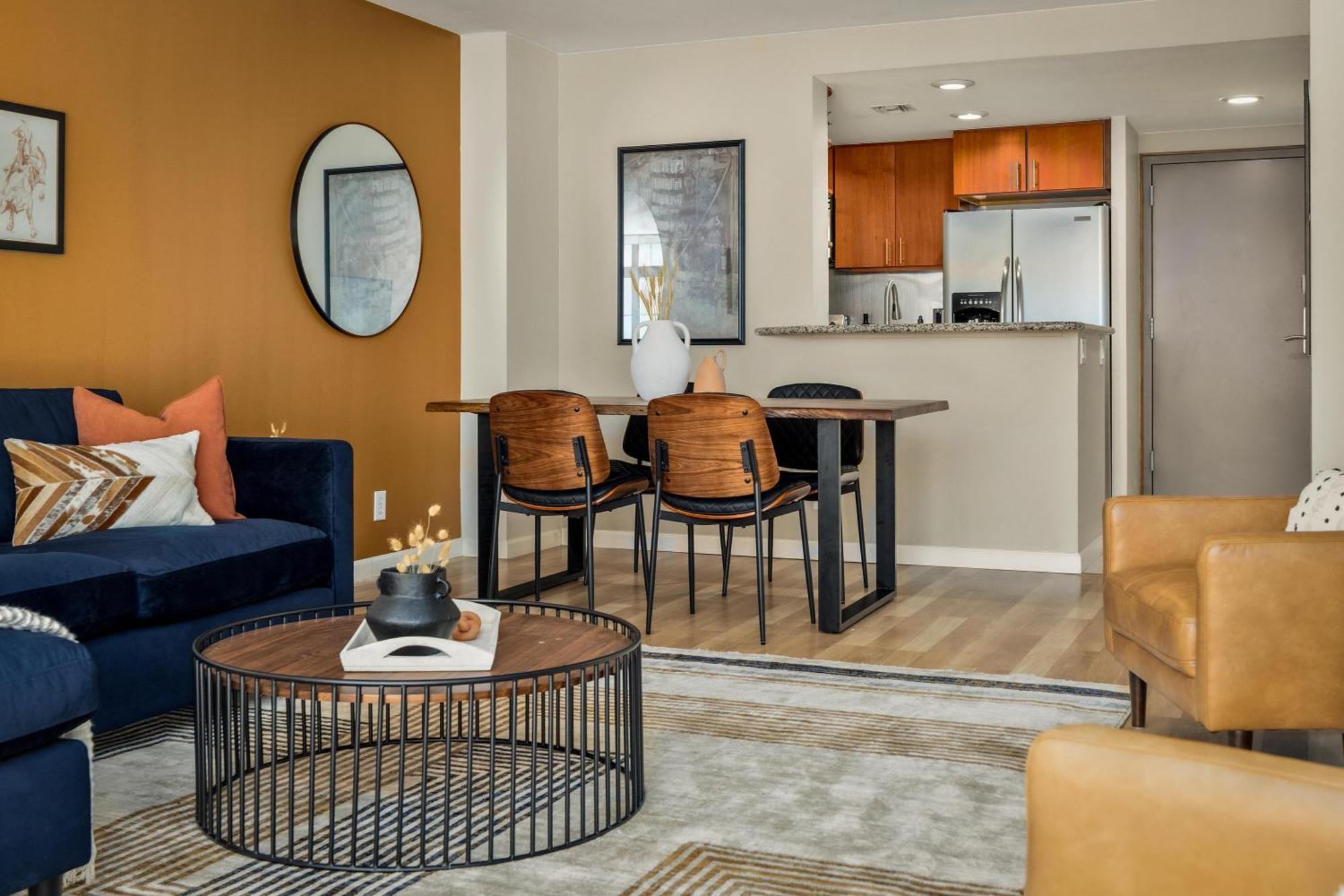 Urban Gallery Loft - King Bed - Larimer Square