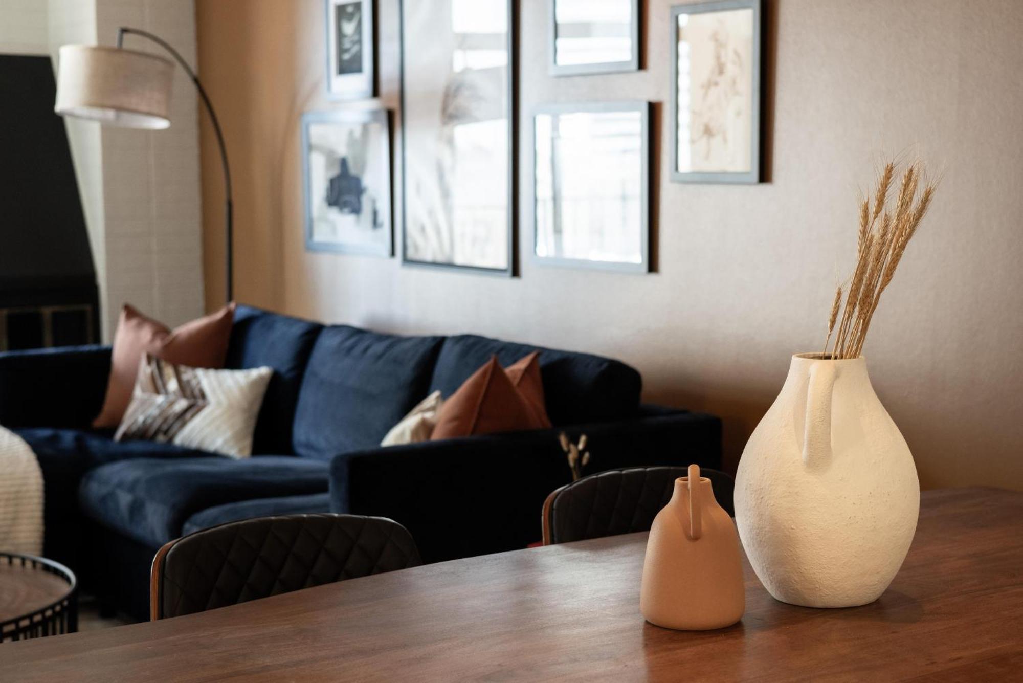 Urban Gallery Loft - King Bed - Larimer Square * Denver