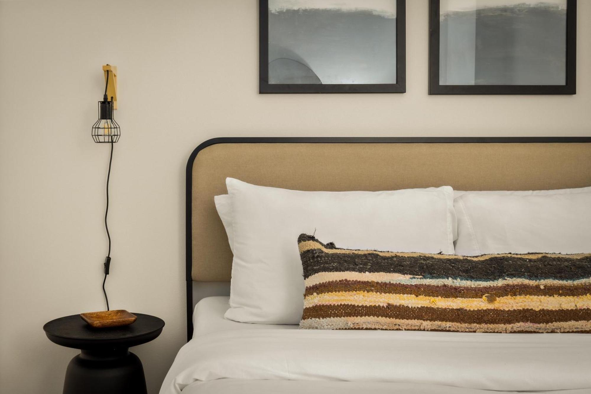 Urban Gallery Loft - King Bed - Larimer Square *