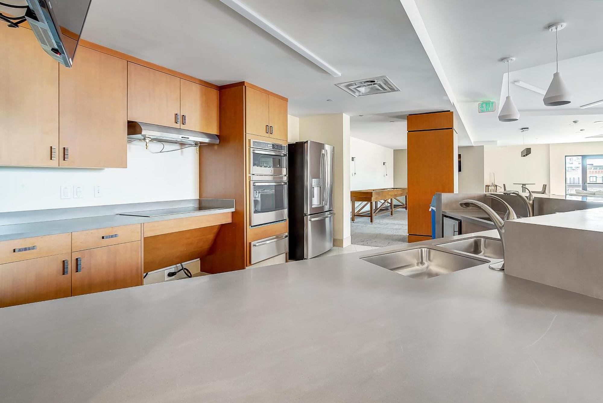 Urban Gallery Loft - King Bed - Larimer Square Holiday home Denver