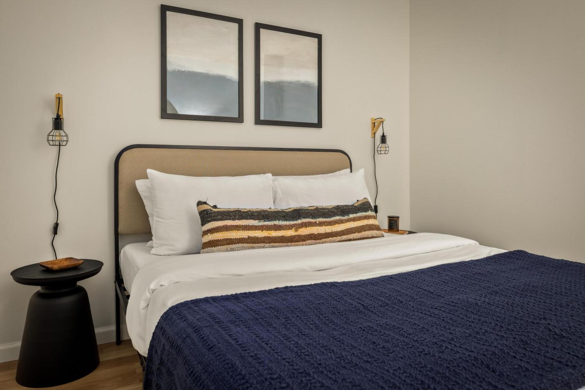 Urban Gallery Loft - King Bed - Larimer Square *