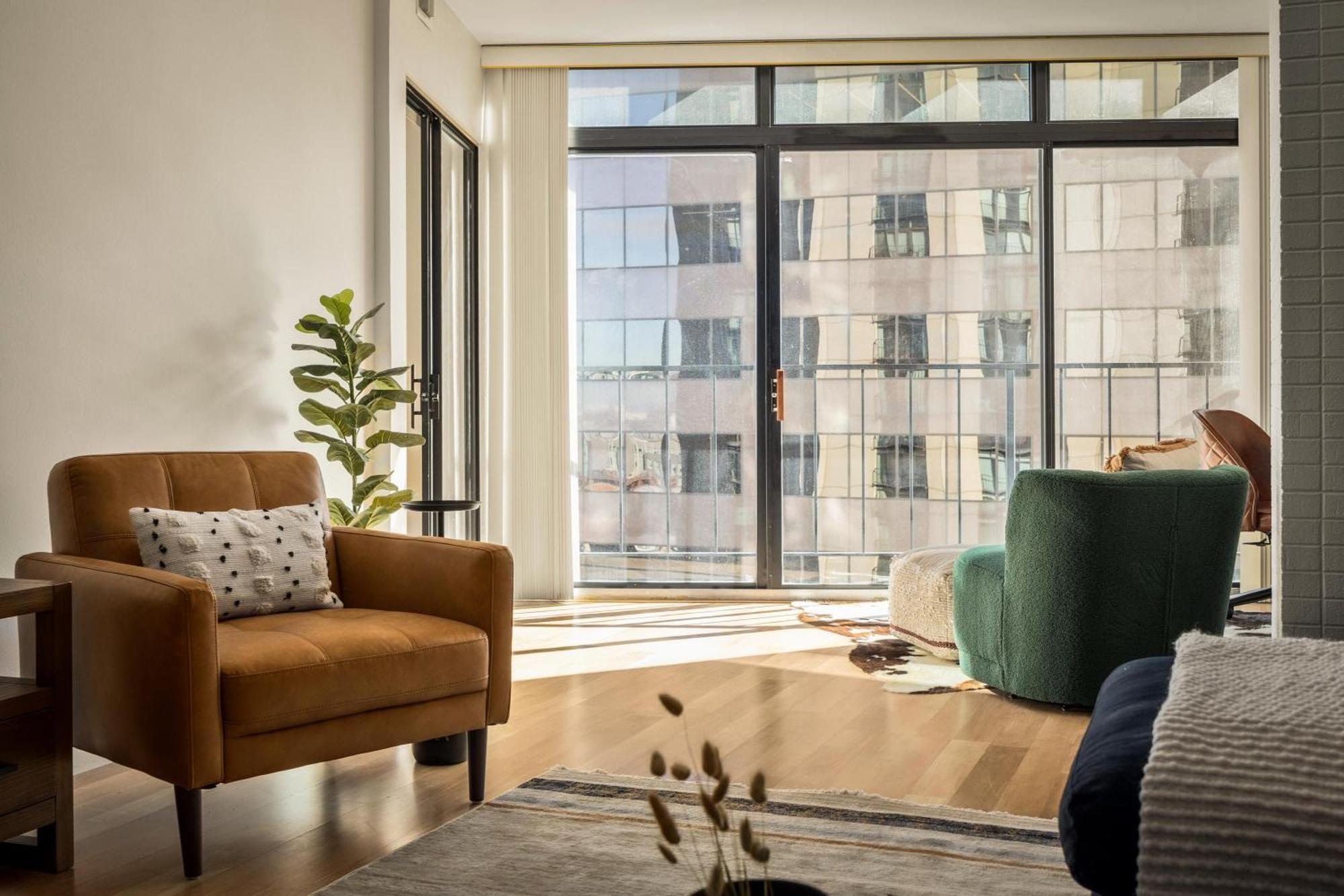 Urban Gallery Loft - King Bed - Larimer Square Holiday home Denver
