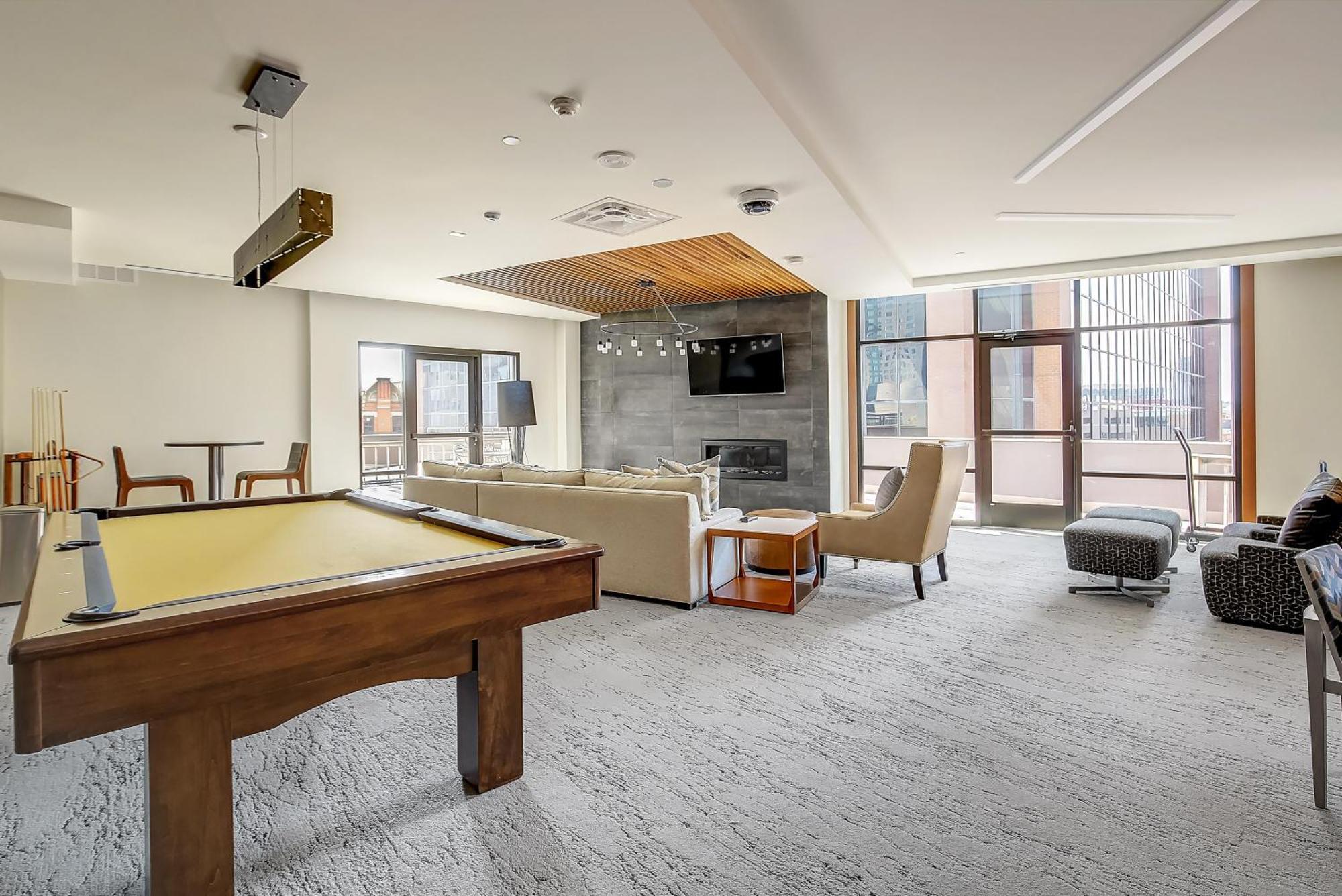 Urban Gallery Loft - King Bed - Larimer Square Holiday home Denver